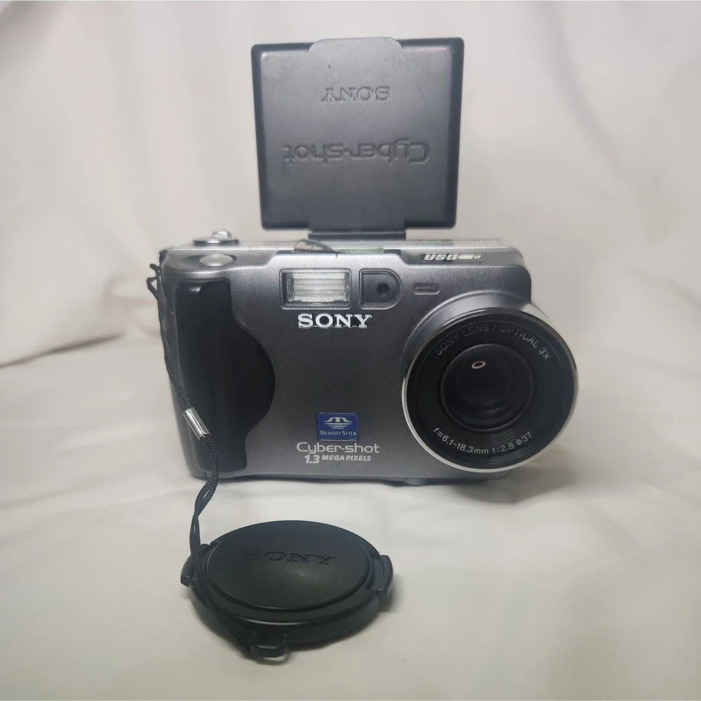 Sony Cyber-shot DSC-S30 1.3MP Digital Camera